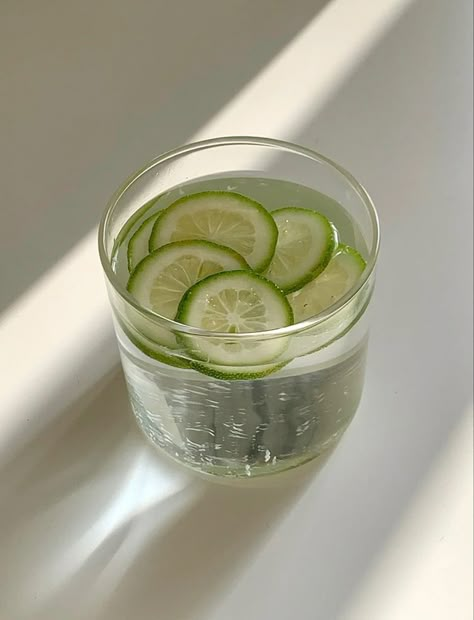 Wellness Girlie, Lemon Water Benefits, Healthy Girl, Healthy Lifestyle Inspiration, Lemon Water, Just Girl Things, Healthy Body, Healthy Drinks, Morning Routine