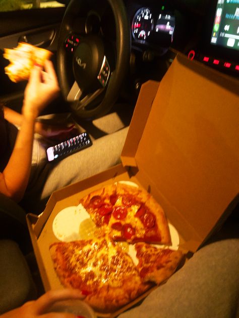 pizza in the car Eating In The Car Aesthetic, Eating In Car, Eating In Car Aesthetic, Working At A Pizza Place Aesthetic, Late Night Pizza Snap, Late Night Pizza Aesthetic, Inside Car, Date Recipes, Story Ideas Pictures