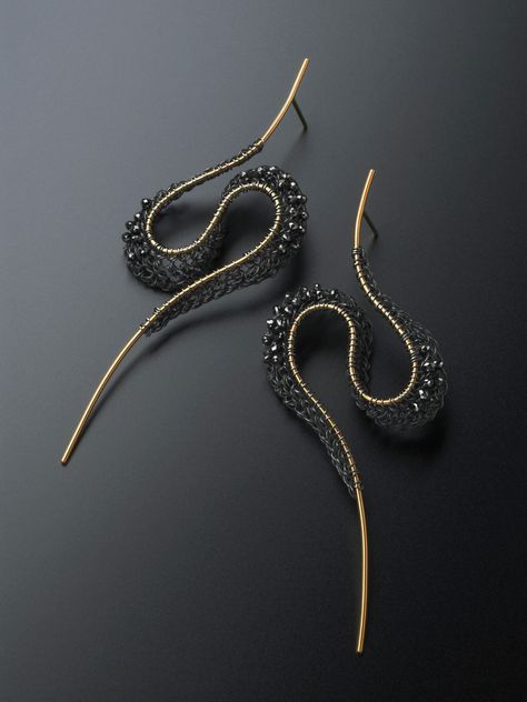 A Gallery of selected designs by Teri Howes, Contemporary jeweller. Contemporary Beaded Jewelry, Crochet Metal, Precious Metal Clay Jewelry, Jewel Design, Jewellery Diy, Wire Crochet Jewelry, Black Diamond Necklace, Oxidised Silver Jewelry, Stick Earrings