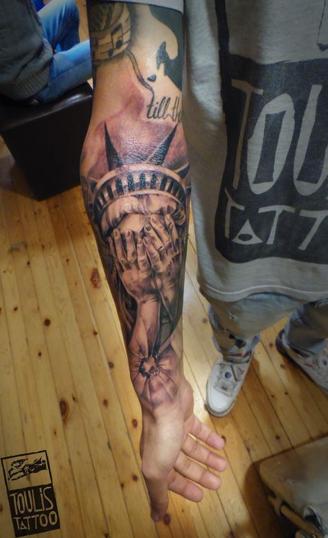 #realistic #statue #toulistattoo state of liberty crying tattoo toulis tattoo Lady Liberty Tattoo, State Of Liberty Drawing, American Traditional Statue Of Liberty Tattoo, Statue Of Liberty Skull Tattoo, Realism Statue Tattoo, Traditional Statue Of Liberty Tattoo, Wolf Drawing Tattoo, Money Bag Tattoo, Statue Of Liberty Tattoo