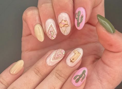 South West Nails, Wyoming Cowboy Nails, Lainey Wilson Nail Ideas, Arizona Themed Nails, Desert Theme Nails, Cowboy Boots Nails, Zach Bryan Nails Design, Arizona Nail Ideas, Texas Themed Nails