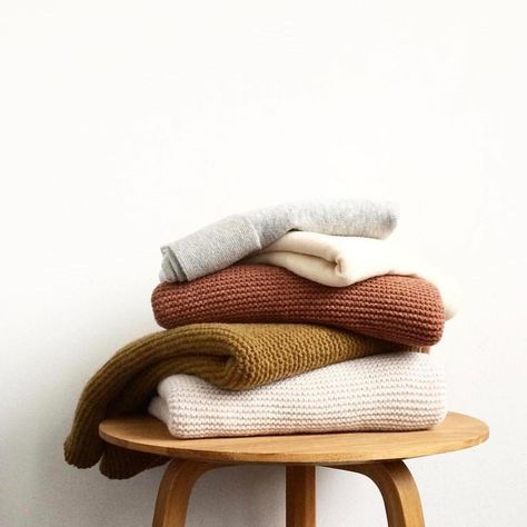 Flat Lay Photography Fashion, Fall Color Palette, Flat Lay Photography, Clothing Photography, Outfit Inspiration Fall, Mode Inspiration, Still Life Photography, Kids Furniture, Photography Inspiration