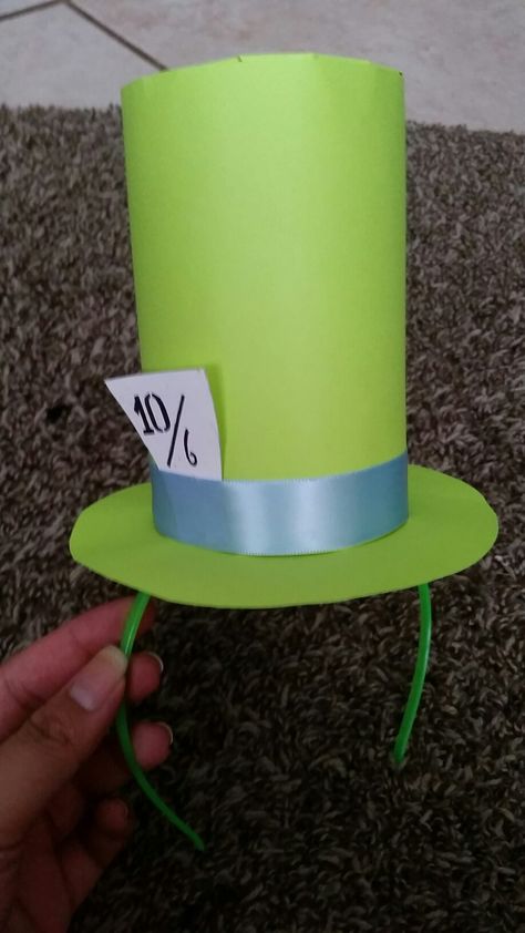 Mad Hatter Simple Costume, Mad Hatter Hat Diy, Mad Hatter Diy Costume, Mad Hatter Day, Hatter Costume, Mad Hatter Costume, Hat Diy, Mad Hatter Hat, Homemade Costume