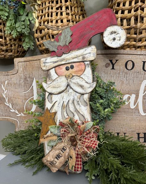 This is a leaner that is approximately 15 inches tall. This is a cute vintage looking santa Dollar Store Christmas Crafts Diy, Santa Door Hanger, Santa Door, Santa Crafts, Santa Patterns, Wooden Santa, Ornament Svg, Santa Decorations, Navidad Diy