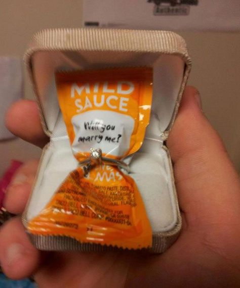 Wedding proposal | engagement | wedding proposal idea | wedding proposal photo Taco Bells, Proposal Fails, Best Ways To Propose, What I Like About You, Bad Marriage, Ways To Propose, Proposal Photos, Marriage Humor, Wedding Proposals