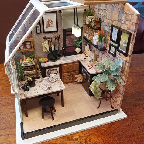 Cute Miniature House, Aesthetic Miniature House, Mini Model House, Mini House Decoration, Mini Room Diorama, Mini House Diorama, Miniature House Ideas, Robotime Miniature, Room Boxes Miniature Dioramas