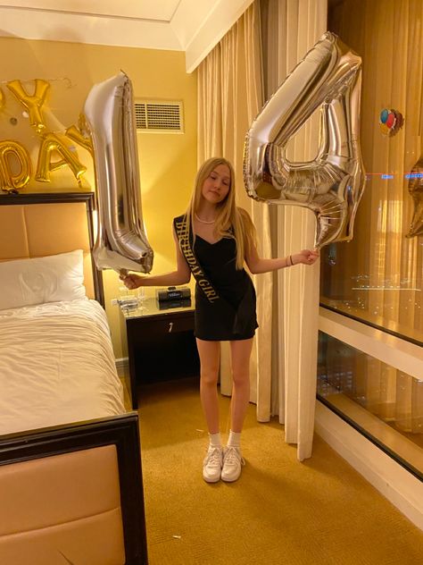 Party Inspiration Decoration, 13 Bday Outfit Ideas, Birthday Ideas 14th Birthday Girl, Birthday Outfit 14th Birthday, 14th Birthday Picture Ideas, Birthday Outfits 13, Aesthetic Party Pics, 13th Birthday Aesthetic, 14th Birthday Outfits