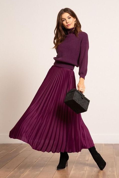 962e56a8a0b0420d87272a682bfd1e53desc41230606ri London Street Fashion, Tule Rok, Pleated Skirt Outfit, Purple Spring, Skirt Purple, Rock Outfit, Pleated Skirts, Spring Skirts, 가을 패션