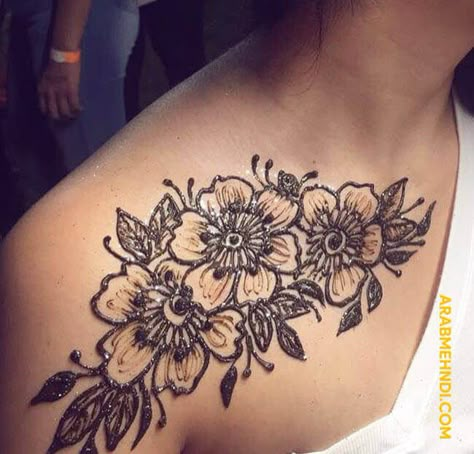 50 Shoulder Mehndi Design (Henna Design) - October 2019 Henna Designs On Back Of Neck, Henna On Shoulder Design, Henna Designs For Shoulder, Chest Mehndi Designs, Shoulder Henna Tattoos For Women, Body Henna Designs Chest, Henna On Collar Bone, Henna Shoulder Designs, Shoulder Henna Designs