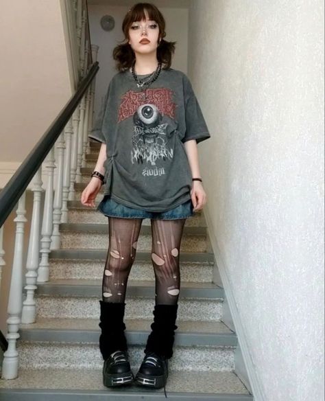 Short Sleeve Grunge Outfits, Alt Outfit Ideas Midsize, Loose Grunge Outfit, Midwest Emo Concert Outfit, Comfortable Punk Outfits, Alt Tshirt Outfits, Summer Alternative Outfits Grunge, Midsize Punk Outfits, Goth T Shirt Outfit