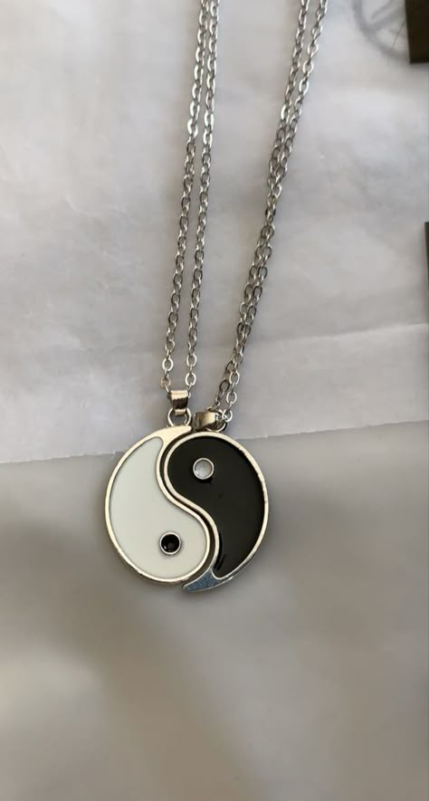 Yin Yang Accessories, Yin Yang Necklace, Bff Jewelry, Couples Accessories, Pretty Jewelry Necklaces, Bff Necklaces, Friendship Jewelry, Jewelry Accessories Ideas, Couple Jewelry