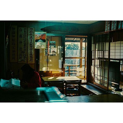 Patrick Clelland op Instagram: "Kodak Ultramax 400 / Yashica Electro 35 GTN. House on a hill, Kyoto, Japan." Kodak Ultramax 400 Film, Yashica Electro 35, Kodak Ultramax 400, Ultramax 400, Shooting Board, Photographic Film, Retro Film, Film Photographer, A Hill