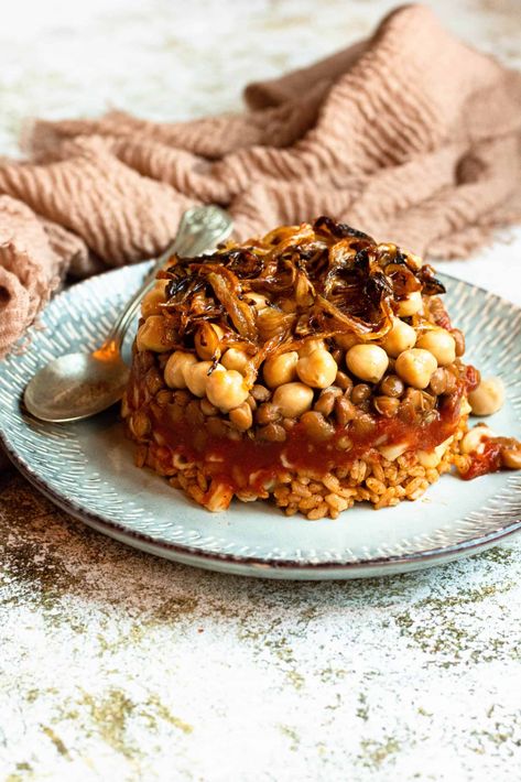 Koshari Recipe from Egypt Lentils Pasta, Koshari Recipe, Chili Powder Recipe, Rice Lentils, Vegetarian Kids, Spice Blends Recipes, Pasta Rice, Egyptian Food, African Recipes