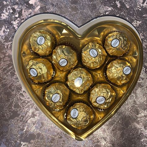 Heart Ferrero Rocher, Heart Box Chocolate, Ferrorocher Chocolate, Box For Valentines, Chocolate Ferrero Rocher, Chocolate Day Images, Chocolates Ferrero, Chocolate Board, Ferrero Rocher Chocolates