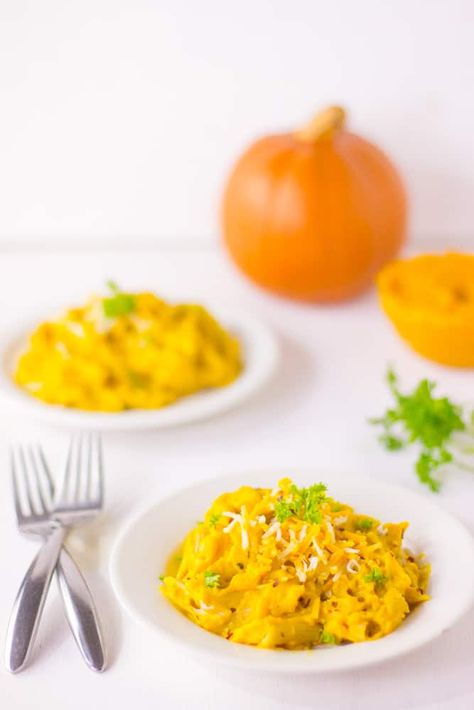 Creamy Pumpkin Alfredo Penne Pasta - Jessica In The Kitchen Alfredo Penne Pasta, Pumpkin Alfredo Pasta, Pasta Pumpkin, Penne Pasta Recipe, Pumpkin Alfredo, Food Savoury, Pasta Healthy, Meatless Mains, Eating Pasta