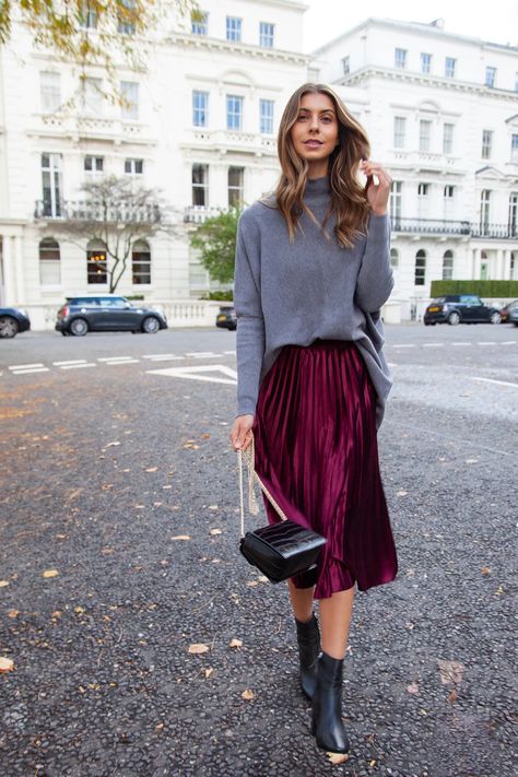 Burgundy Skirt Outfit, Velvet Skirt Outfit, London Clothes, Rok Midi, Midi Outfits, Midi Skirts Style, Pleated Skirt Outfit, Velvet Midi Skirt, Burgundy Skirt