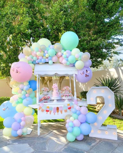 Ice Cream Birthday Party Ideas, Ice Cream Birthday Party Theme, Ice Cream Balloons, Green Ice Cream, Ice Cream Party Theme, Cream Birthday Party, Candy Theme Birthday Party, Deco Ballon, Pastel Birthday