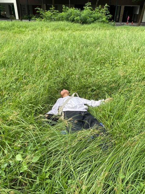 Laying On The Ground Aesthetic, Laying On The Grass Aesthetic, Touching Grass Aesthetic, Feet In Grass Grounding, Someone Laying On The Ground, Person Laying In Grass Reference, Laying On Top Of Someone Reference, People Laying Down, Laying In Grass Reference