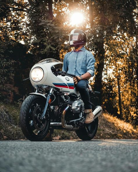 Old Bmw Motorcycle, Bmw R9t Cafe Racer, Rider Aesthetic, Jawa 42, Bmw Bike, Motor Custom, Mt Bike, Triumph Bobber, Мотоциклы Cafe Racers