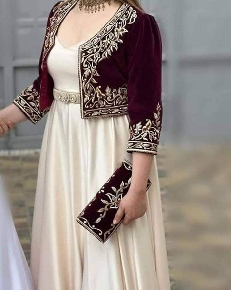 Velvet Dress Ideas, Velvet Dress Designs, Latest Dress Design, Stylish Short Dresses, Pakistani Fancy Dresses, Beautiful Pakistani Dresses, Fancy Dresses Long, Sleeves Designs For Dresses, Simple Pakistani Dresses