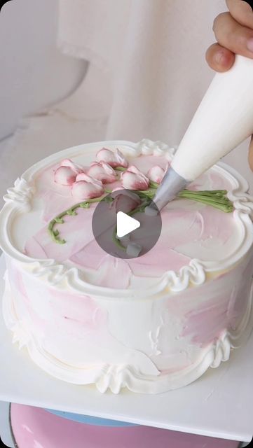 Elegant White Cakes, Real Flower Cake Design, Korean Cake Decoration, Romantic Cake, Flower Cake Design, Torte Decorate, White Cakes, Wedding Cakes With Cupcakes, Flower Cupcakes