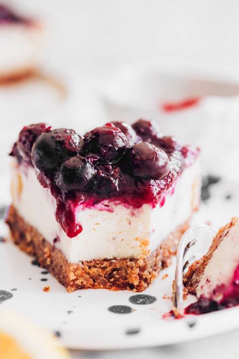 Vegan Tofu Cheesecake with Blueberries 13 Vegan Tofu Cheesecake, Tofu Cheesecake, Tofu Dessert, Raw Vegan Desserts, Blueberry Compote, Vegan Tofu, Vegan Blueberry, Healthy Ingredients, Blueberry Cheesecake