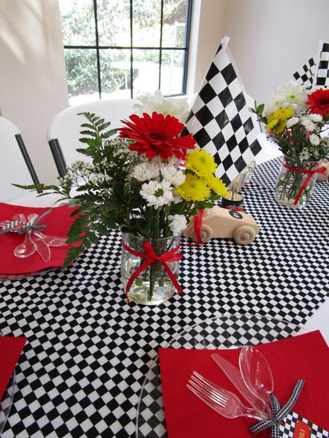 nascar twins baby shower party décor - flowers and table runner Nascar Centerpiece Ideas, Cars Themed Baby Shower Ideas, Nascar Baby Shower Ideas, Racing Baby Shower Theme, Race Car Baby Shower Ideas, Nascar Party Decorations, Race Car Centerpiece Ideas, Indy 500 Party, Nascar Party