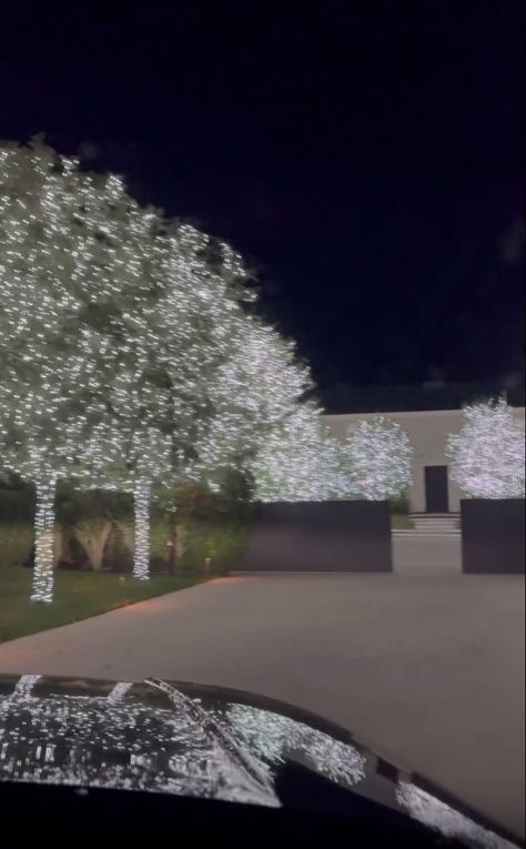 Kim Kardashian shows off Christmas lights at $60M mansion Kardashian Christmas Aesthetic, Kim Kardashian House Christmas, Kim Kardashian Christmas Decor, Kardashian Christmas Decorations, Christmas Kardashian, Kim Kardashian Christmas, Mansion Christmas, Kim Kardashian House, Kim Kardashian Home