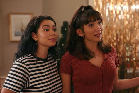 'Crush' Writers Talk Writing Hulu's Lesbian Teen Rom-Com - Thrillist Crush 2022 Movie, Crush Movie 2022, Crush 2022, Teen Romance Movies, Crush Movie, Auli'i Cravalho, Crush Crush, 2022 Aesthetic, Comfort Place