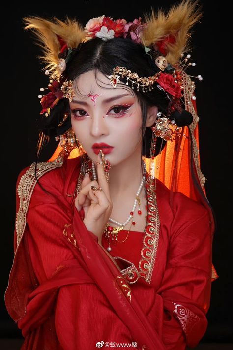 Japanese Kimono Makeup, Kitsune Cosplay Makeup, Traditional Japanese Makeup, Ancient Chinese Makeup, Chinese New Year Makeup, Kitsune Makeup, Chinese Traditional Makeup, Traditional Chinese Makeup, Hanfu Makeup