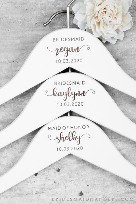 Bridesmaid Hangers Diy Cricut, Bride Hanger Diy, Cricut Hen Party Ideas, Cricut Bridesmaid Gifts, Cricut Favors, Personalized Hangers Wedding, Bridesmaid Hangers Diy, Bridesmaids Hangers, Bride Hangers