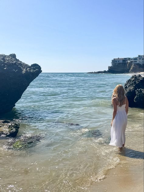 Beachy Clean Girl Aesthetic, Rich Beach Girl Aesthetic, Nails White Dress, Clean Girl Beach Aesthetic, Clean Girl Summer Aesthetic, White Dress On Beach, Downtown Girl Aesthetic Summer, Lana Del Ray Core, White Aesthetic Dress