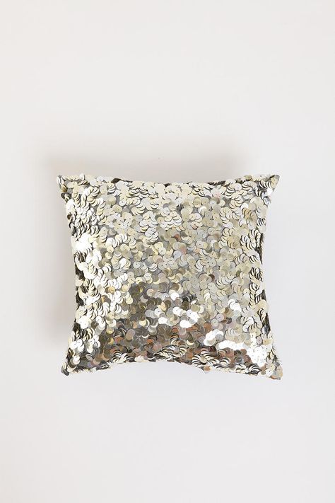 Sequin pillow ♥ Glitter Pillows, Sequin Pillow, My New Room, Fun Projects, Accent Pillows, Batik, Bed Pillows, Home Accessories, Swirl