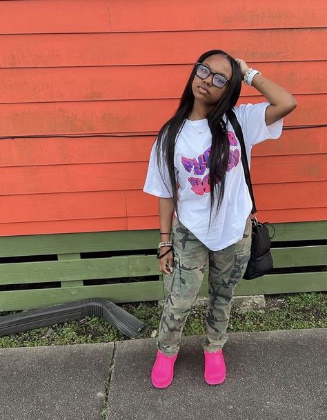 #schooloutfits #outfitideas #explore Outfits Camo Pants, Pink Uggs Outfit, Uggs Outfits, Swag Outfits For Girls, Streetwear Fashion Women, Cute Swag Outfits, Simple Trendy Outfits