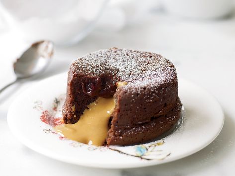 Molten Cakes, Chocolate Cake With Peanut Butter, British Baking Show Recipes, Molten Lava Cake, Peanut Butter Dessert Recipes, Molten Cake, British Baking Show, Molten Lava Cakes, Quick Dessert Recipes