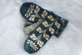 Dsc_1194_small2 Knitted Gloves Mittens, Knitted Mittens Pattern, Fair Isles, Mittens Pattern, Wrist Warmers, Knit Mittens, How To Purl Knit, Fair Isle Knitting, Knitted Wit