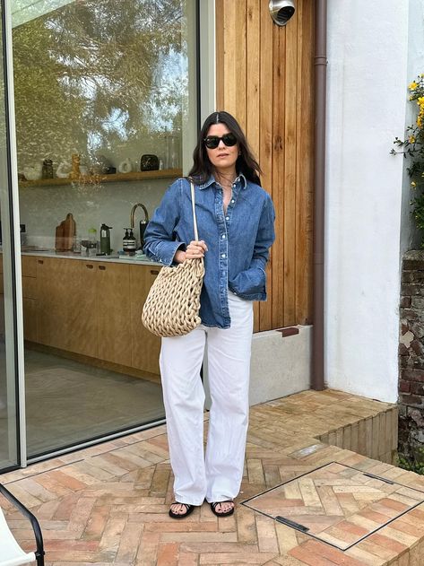 Minimal Chic Style, White Jeans Outfit, Mum Fashion, New Street Style, Casual Hijab Outfit, Casual Day Outfits, Wardrobe Edit, Classic Style Women, June 2024