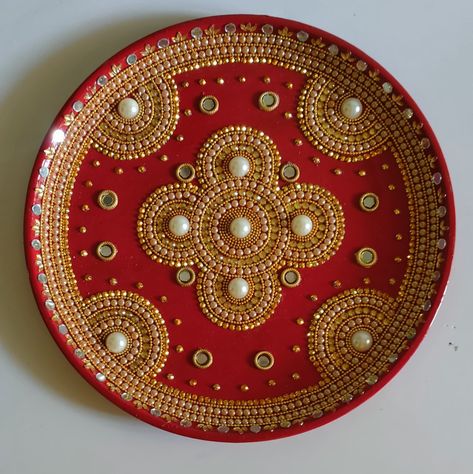 Tali Decoration Ideas, Thali Making Ideas, Aarathi Plates Decoration, Wedding Thali, Indian Handicrafts Decor, Diy Diwali Gifts, Arti Thali Decoration, Kalash Decoration, Arti Thali