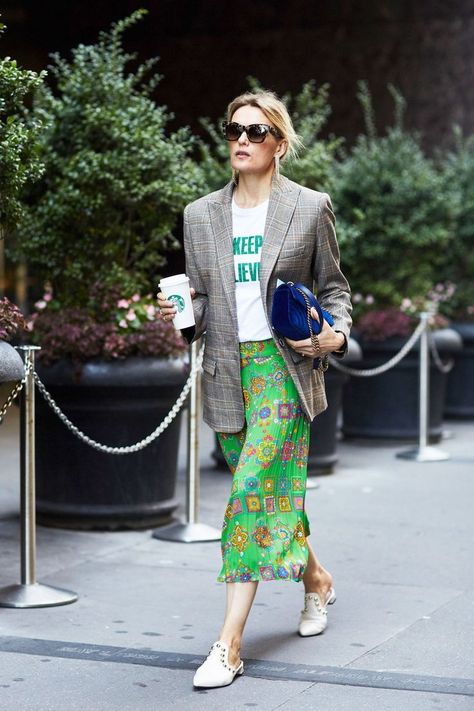 European Street Style, Blazer Street Style, Style Désinvolte Chic, Mode Tips, New York Fashion Week Street Style, Moda Paris, Spring Street Style, Street Style Chic, A Skirt