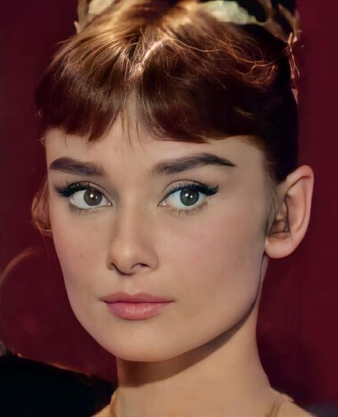 Audrey Hepburn Cat Eye, Audrey Hepburn Eyebrows, Gamine Makeup, Audrey Hepburn Bangs, Mad Men Makeup, 1950’s Makeup, Picturresque Regina, Audrey Hepburn Eyes, Gamine Essence