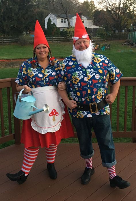 Plus Size Gnome Costume, Gnome Group Costume, Garden Gnome Costume Adult, Gnomes Costume Ideas, Gnome Costumes For Adults Women, Gnome Couple Costume, Adult Gnome Costume Diy, Diy Garden Gnome Costume, Gnome Costumes For Adults Diy