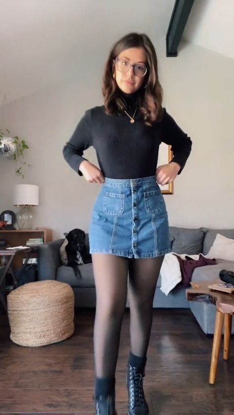 Winter Outfits Denim Skirt, Outfit Botas Cortas, Short Jean Skirt Outfits Winter, Denim Skirt With Tights, Denim Dress Outfit Winter, Hongkong Ootd, Jean Skirt Outfits Fall, Dress With Tights And Sneakers, Denim Dress Outfit