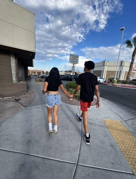 Cute Hispanic Couples, Couple Goals Teenagers Pictures, Girl Couple, Couple Goals Teenagers, Black Couples Goals, Cute Relationship Photos, Cute Friend Photos, Cute Couples Photos, Relationship Goals Pictures