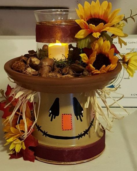 Fall Centerpieces Diy, Scarecrow Face, Clay Pot Projects, Flower Pot People, Terra Cotta Pot Crafts, Terracotta Flower Pots, Fall Scarecrows, Flower Pot Crafts, Fall Deco