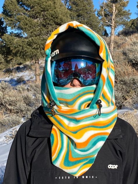 Snowboarding Fits, Snowboards Design, Ski Helmet Cover, Hood Balaclava, Ski Hood, Ski Balaclava, Snowboarding Tips, Snow Fits, Snowboard Design