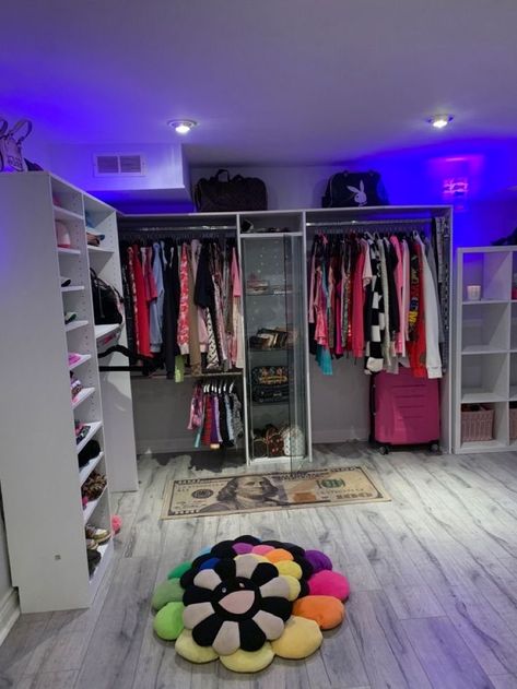 Baddie Room Ideas Bedrooms Classy, Baddie Closet Ideas, Room Ideas Fancy, Bedroom Designs Aesthetic, Fancy Room Ideas, Boujee Room Aesthetic, Full Closet Aesthetic, Glam Aesthetic Room, Closet Room Aesthetic