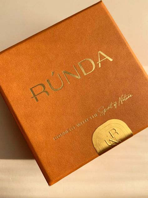 RUNDA - Ethical Jewellery on Behance Golden Packaging Design, Gold Foiling Packaging, Luxury Packaging Design Boxes Branding, Gold Packaging Design, Jewelry Branding Design, Jewelry Graphic Design, Packaging Luxe, Golden Packaging, Luxe Packaging