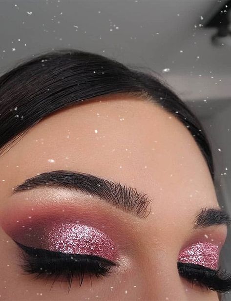 Shimmery Rose Pink Eye Makeup Look Make Up Looks For Pink Outfit, Blush Pink Eyeshadow Look, Pink Shimmery Eye Makeup, Make Up For Pink Dress Makeup, Pink New Years Makeup, Pink Eyeshowdow Looks, Eyeshadow Looks For Pink Dress, Blush Pink Eye Makeup, Eye Makeup Ideas Pink