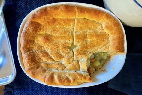 Crossiant Chicken Pot Pie, Croissant Pot Pie, Croissant Chicken, Pillsbury Croissant, Creamy Chicken Pot Pie, Pillsbury Dough, Croissant Dough, Croissant Recipe, Hot Dish