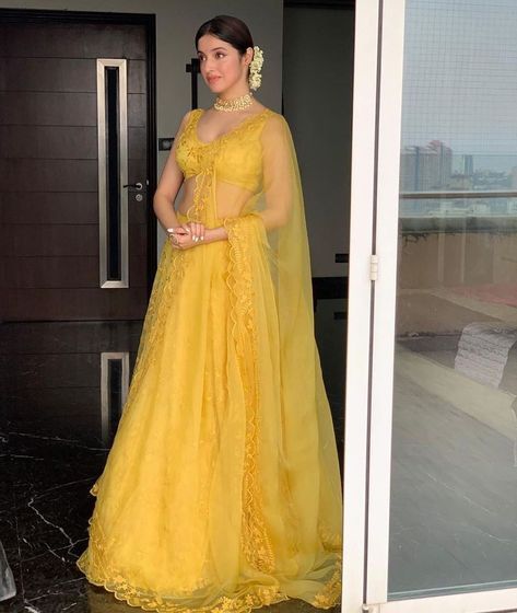 Simple Lehenga, Yellow Lehenga, Wattpad Romance, Indian Bridal Outfits, Trendy Blouse Designs, Lehenga Designs, Indian Attire, Indian Fashion Dresses, Bridal Lehenga